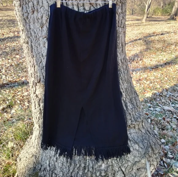 ⬇️ Price Drop!⬇️ Lennie LNY New York Sweater skirt in size 8. - Picture 2 of 4